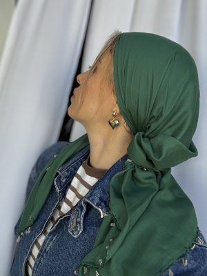 מטפחת מרובעת סיומת חרוז ירוק