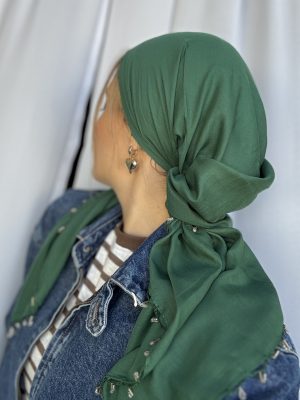 מטפחת מרובעת סיומת חרוז ירוק