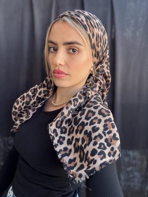 מטפחת מנומרת מרובעת