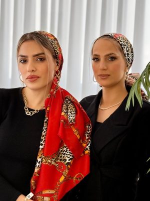 מטפחת v מנומרת אדום