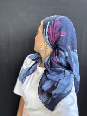 מטפחת ניבר צבעוני כחול סיומת פרנז