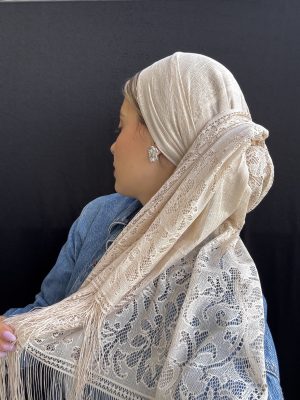 מטפחת תחרה בז