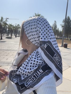 מטפחת משי נקודות מרובעת לבן