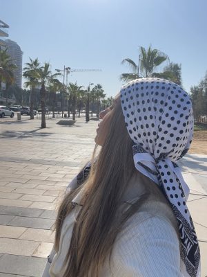 מטפחת משי נקודות מרובעת לבן