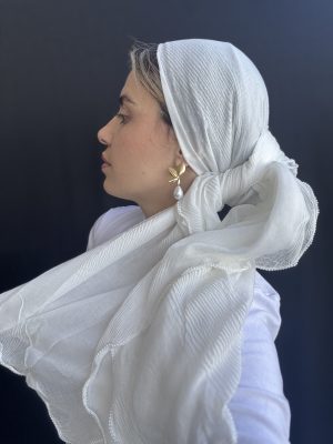 מטפחת פליסה סיומת פנינים לבן