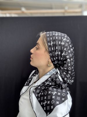 מטפחת lv משי שחור לבן