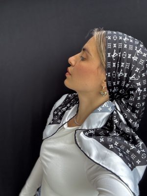 מטפחת lv משי שחור לבן