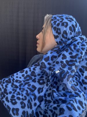 מטפחת מנומרת תיפור נצנץ כחול