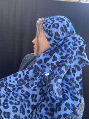 מטפחת מנומרת תיפור נצנץ כחול