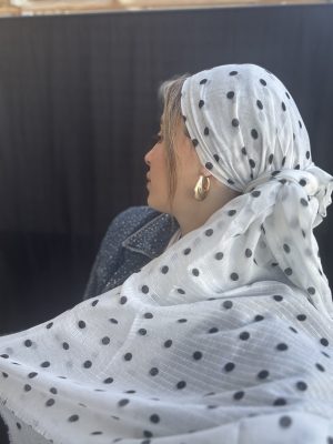 מטפחת לבן שחור נקודות