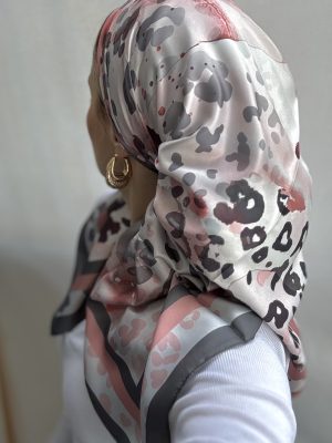 מטפחת מור משי אפור