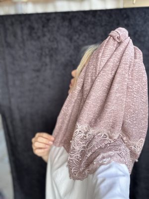 מטפחת לייקרה סיומת תחרה ורוד