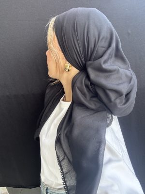 מטפחת מרובעת סיומת תחרה שחור
