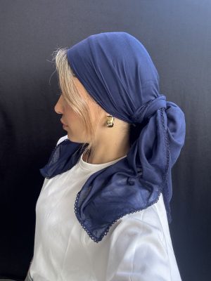 מטפחת מרובעת סיומת תחרה כחול