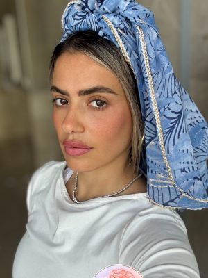 מטפחת נויה כחול סיומת זהב