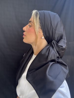 מטפחת משי מרובעת שחורה